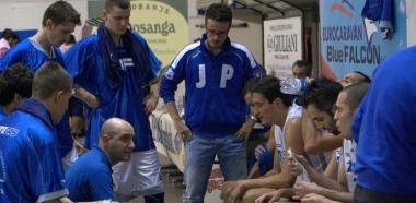 Federico Barsotti con i suoi ragazzi in un momento di sosta 