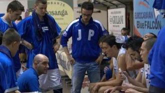 Federico Barsotti con i suoi ragazzi in un momento di sosta