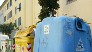 Cassonetti e campana per la raccolta differenziata