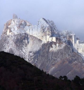 Il Monte Altissimo dove si trovano le cave della Henraux 