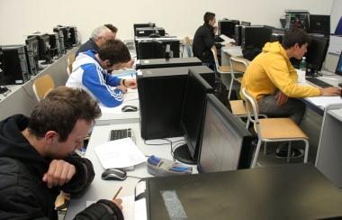 Studenti dellIpsia Marconi in un laboratorio 