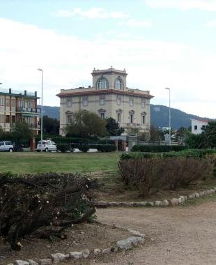 Siepe tagliata: il lungomare da Ardenza a Antignano la Rotonda (si vede lo chalet) e la zona dellAccademia 
