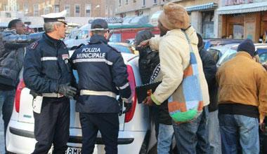 Caos al mercato, momenti di tensione tra vigili urbani e ambulanti