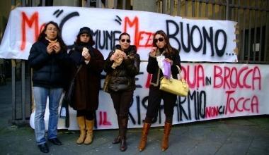 Una protesta dei genitori contro il caro-mensa (Vip) 
