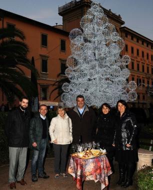 La cerimonia di accensione delle luci dellalbero in piazza del Popolo 