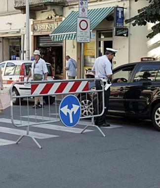 Un varco della Ztl transennato 