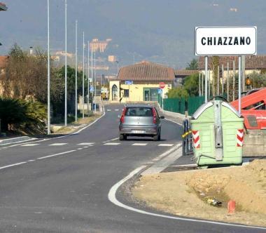 Via di Chiazzano allincrocio con la Nuova Pratese 