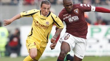 <b>DUELLO.</b> Paulinho lotta contro Ogbonna