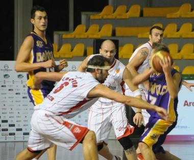 Crotta in azione; in alto Parente (Vip)   