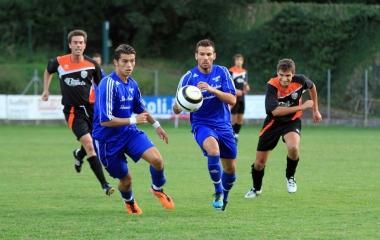 Sorini e Spinelli della Lampo in azione nel derby col Pescia Uzzanese 