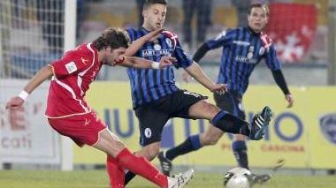 <b>FLASH DA PISA. </b>Nella foto sopra Lorenzo Fiale A destra Samuele Pizza al tiro