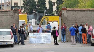 Il recente presidio dei lavoratori davanti al cantiere Ciet di Pistoia