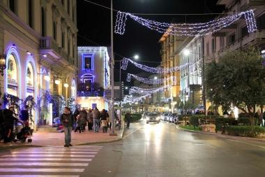 Atmosfera natalizia nel centralissimo corso Matteotti 