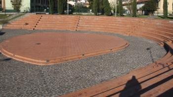 L'anfiteatro di S. Lucia si sbriciola E via Marradi è tutta una toppa