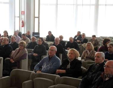 La platea al convegno sulla famiglia e il sindaco Zubbani in prima fila  