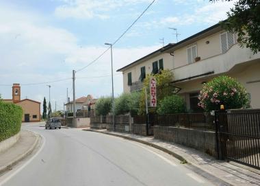 Uno scorcio di Santa Lucia e la ex cartiera a La Borra