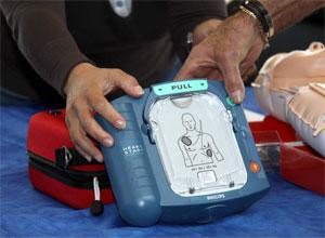 Defibrillatori in dono alle scuole
