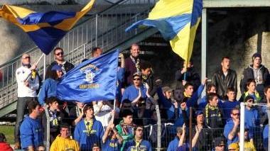 Un gruppo di tifosi azzurri