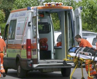 Un intervento di una ambulanza della Pubblica assistenza    