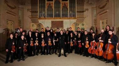 Una formazione della orchestra Maberliner È attesa ad un appuntamento natalizio a Firenze
