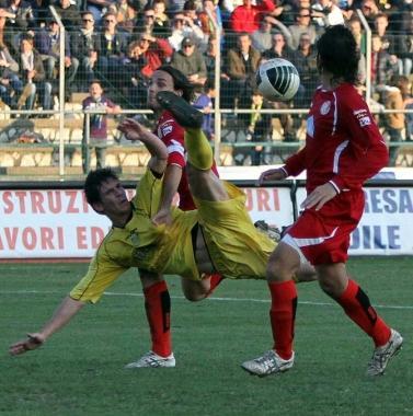Merini in acrobazia e, a destra Sacha Cori     