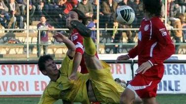 Merini in acrobazia e, a destra Sacha Cori