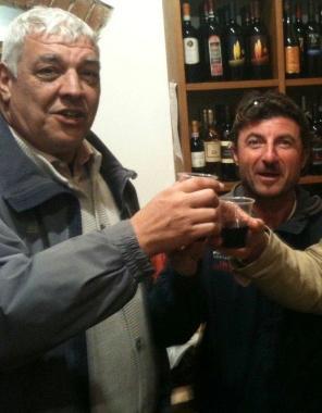 <b>BRINDISI.</b> Simone Gesi con Ettore Chirici presidente del comitato 4236 Miglia      