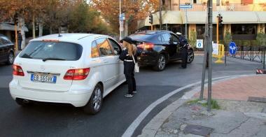 Vigili alla transenna allinizio di corso Roma 