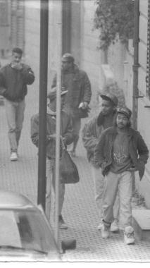 Un gruppo di cittadini stranieri  