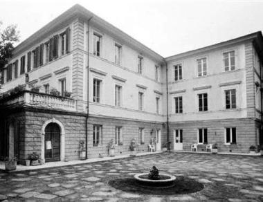 Una veduta di villa Schiff      
