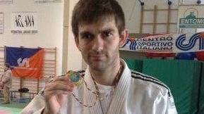 Alessandro Ucini con una medaglia