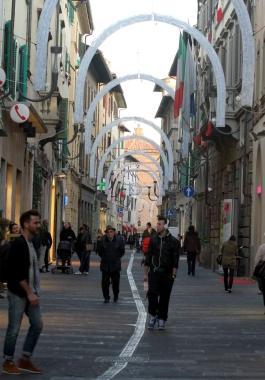 A sinistra il centro storico di Empoli     