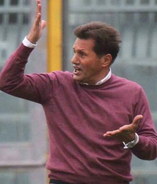 <b>SCHIETTO. </b>Walter Novellino e il gruppo amaranto ieri si sono confrontati a lungo       
