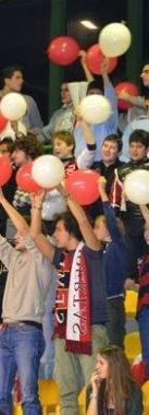 Tifosi biancorossi al palasport      