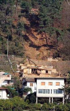 La frana che ha devastato Lavacchio il 31 ottobre del 2010         