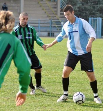 Sulla palla il venturinese Maglione  