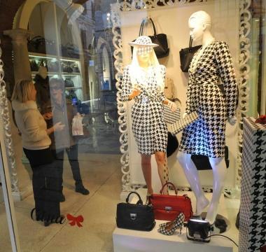 La vetrina con il vestito di Lady Gaga  