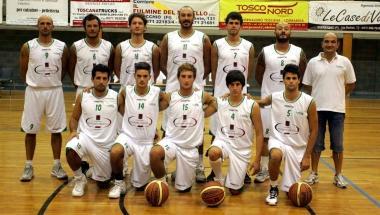 Il gruppo della Folgore Fucecchio che &egrave; tornato a vincere in trasferta con lacuto centrato sul parquet di Livorno 