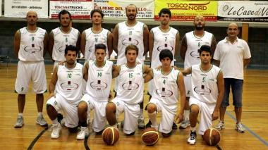 Il gruppo della Folgore Fucecchio che è tornato a vincere in trasferta con l’acuto centrato sul parquet di Livorno