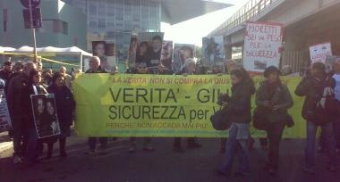 <b>MANIFESTAZIONE.</b> Il corteo dei familiari delle vittime a Roma 