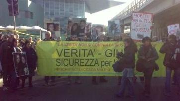 <b>MANIFESTAZIONE.</b> Il corteo dei familiari delle vittime a Roma