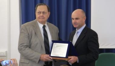 Award al professor James B. Beard per lo sviluppo della scienza dei tappeti erbosi