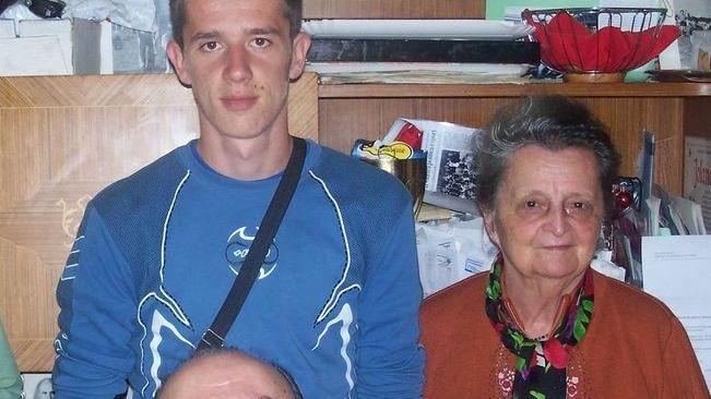 Muore nello schianto il giovane adottato: «Era come un figlio»