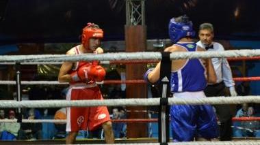 Un incontro di boxe a livello giovanile