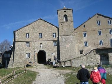 Una veduta del santuario di San Pellegrino in Alpe 