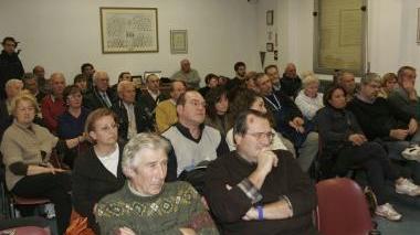Nelle foto due momenti dell’assemblea sulla Declassata alla Circoscrizione Sud