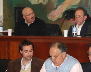 Lassessore Bucciarelli con i colleghi Costagliola e Fantoni durante una seduta del consiglio comunale 