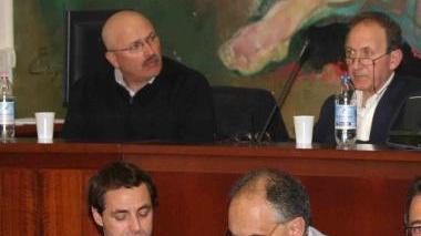 L’assessore Bucciarelli con i colleghi Costagliola e Fantoni durante una seduta del consiglio comunale